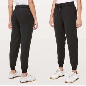 Lululemon on the fly joggers size 8
